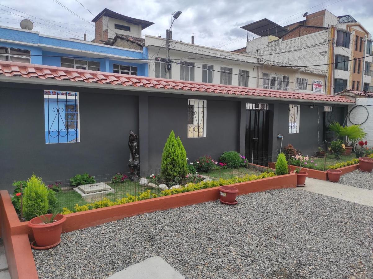 Hostal Los Lirios Лоха Экстерьер фото