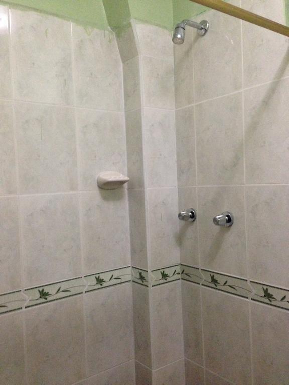 Hostal Los Lirios Лоха Номер фото