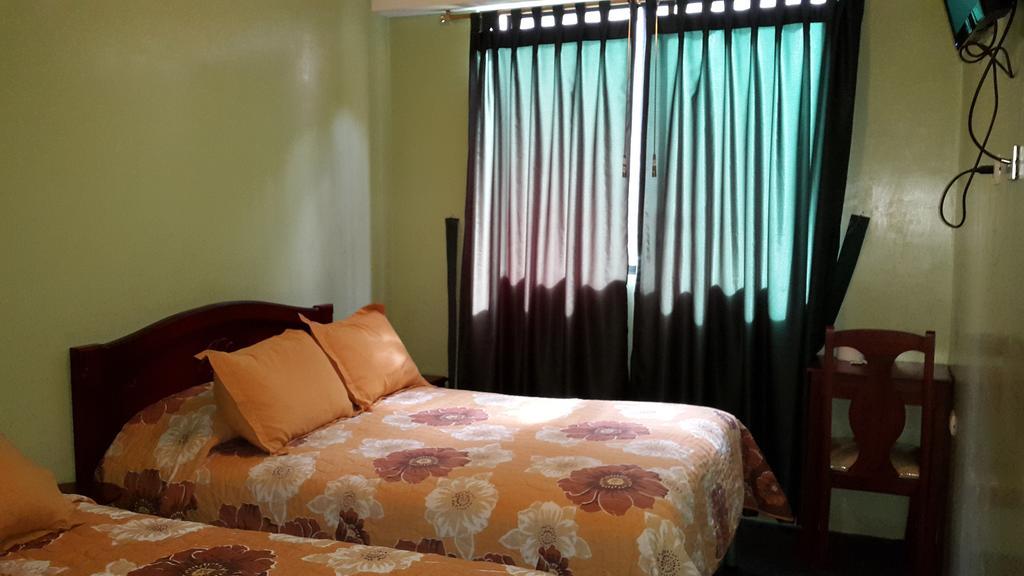 Hostal Los Lirios Лоха Экстерьер фото