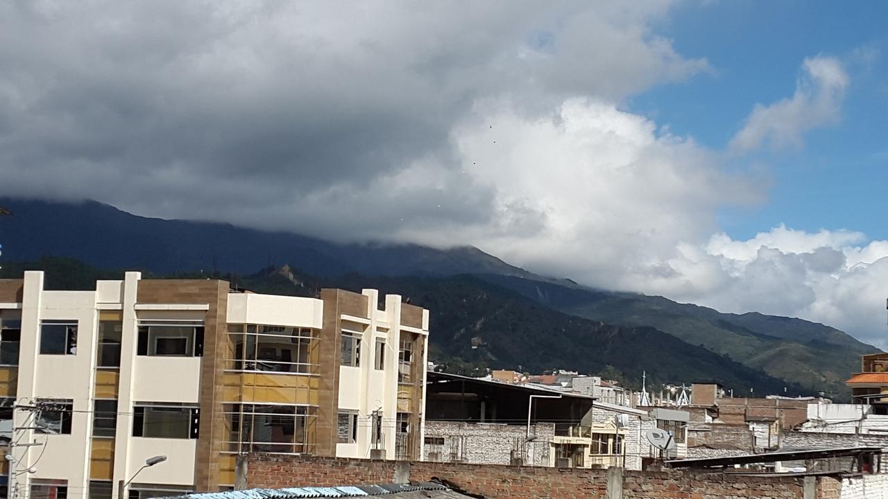 Hostal Los Lirios Лоха Экстерьер фото