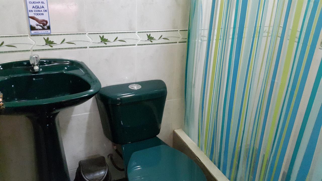 Hostal Los Lirios Лоха Экстерьер фото