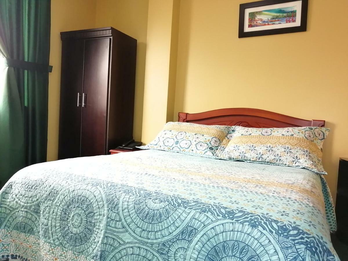 Hostal Los Lirios Лоха Экстерьер фото