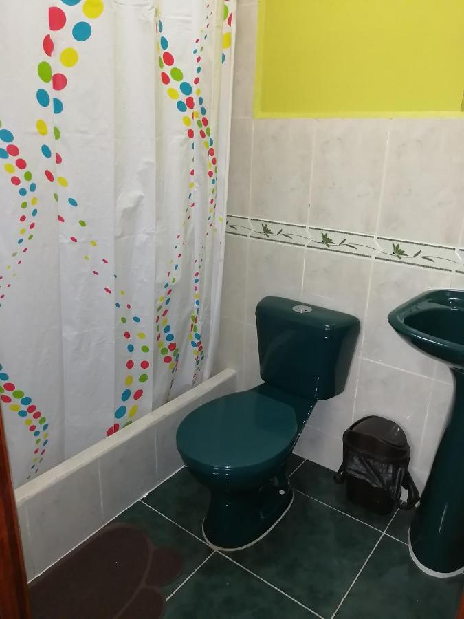 Hostal Los Lirios Лоха Экстерьер фото